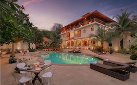 Amritara Aura Resort & Spa